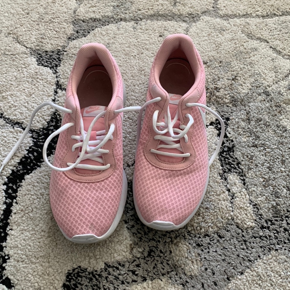 Nice Nike pink women s shoes